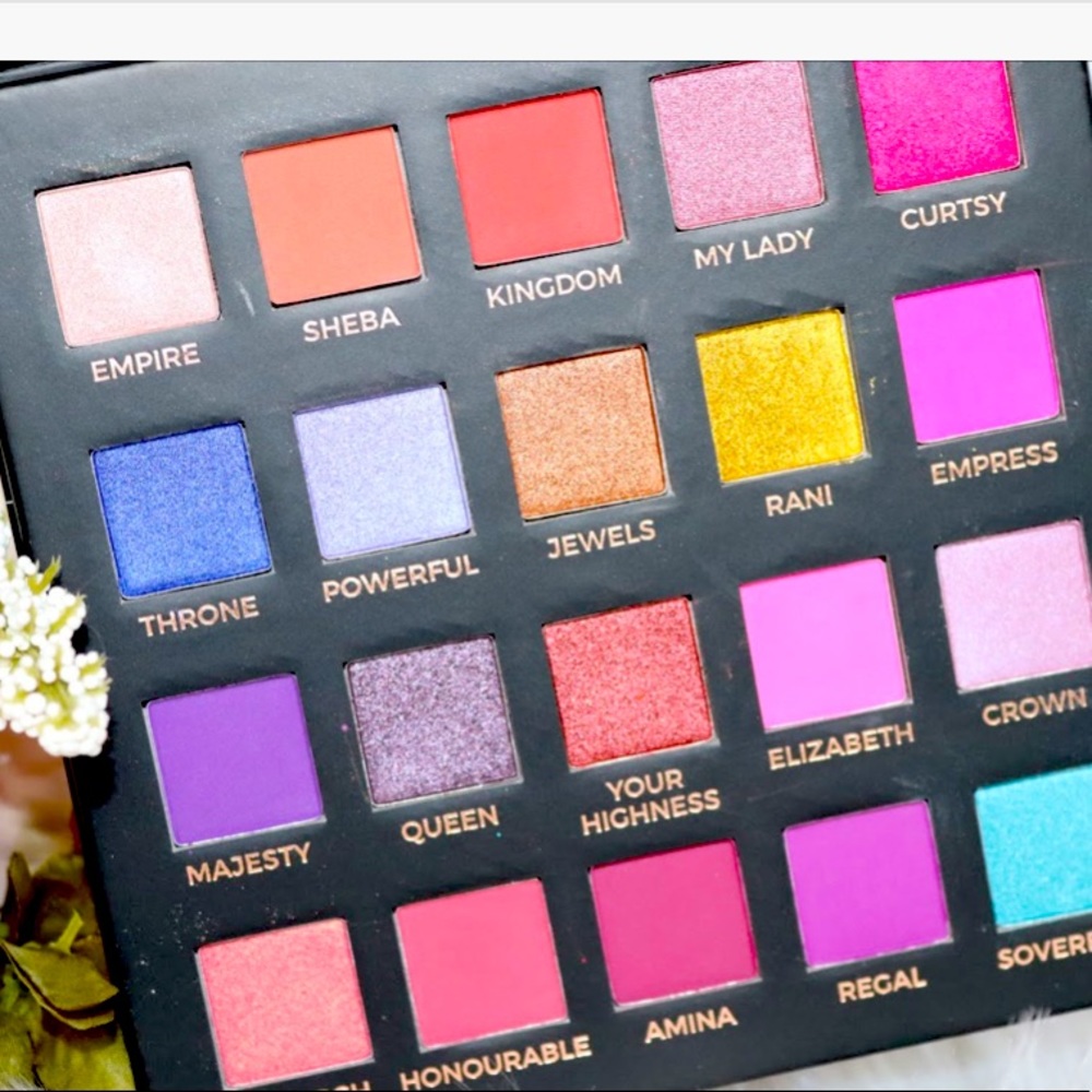 New Eloise THE QUEEN EYE SHADOW PALETTE - Picture 15 of 17